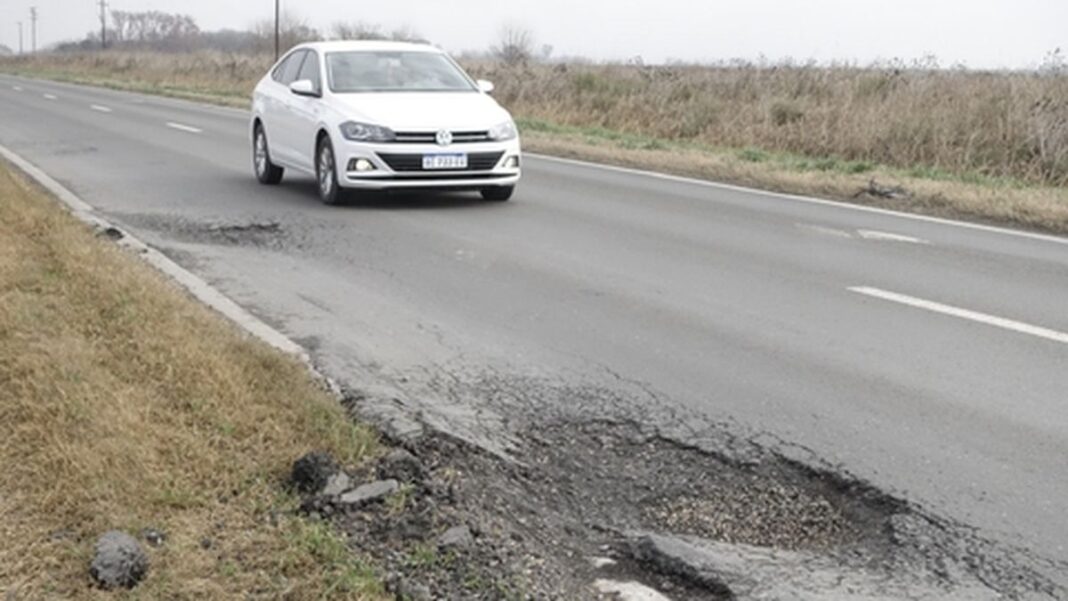 Señalización artesanal de vecinos en la Ruta Nacional 178, a la altura de Carcaraña
