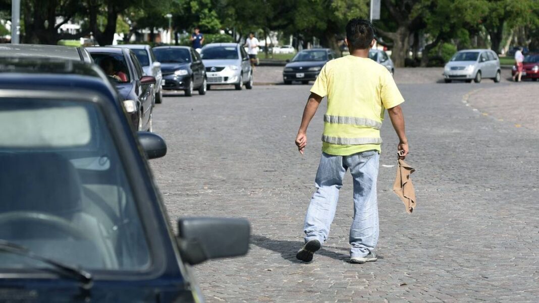 Cuidacoches en la calle de Rosario