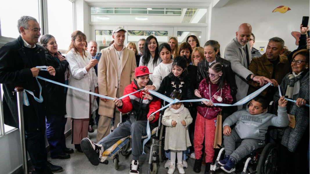 Inauguración sala de oncopediatría Hospital Vilela con Javkin y Maratea