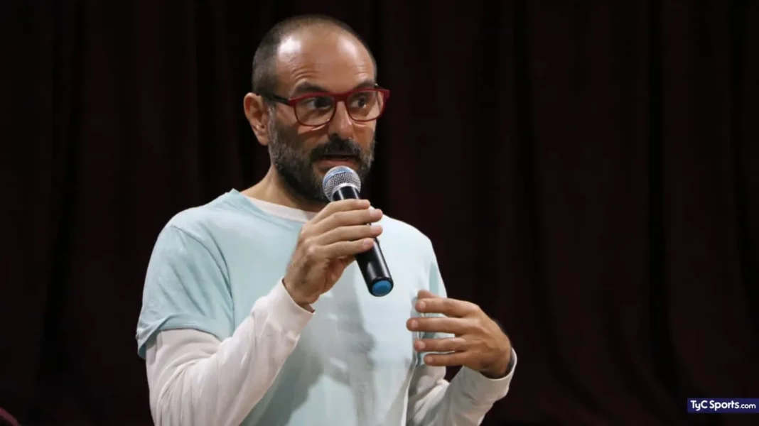 Kurt Lutman en el Centro Cultural La Popular de Santa Fe durante el seminario sobre deporte e infancias