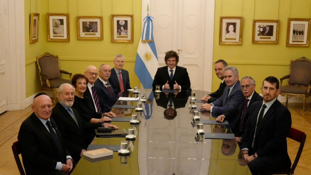 Javier Milei y Manuel Adorni en actividad oficial