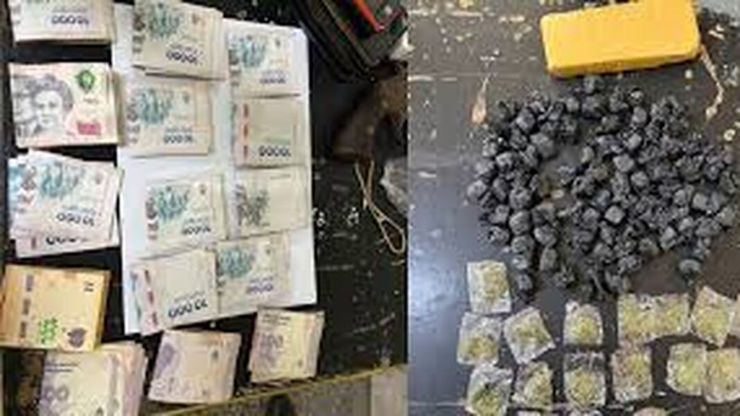 Policía motorizada durante operativo en barrio Ludueña