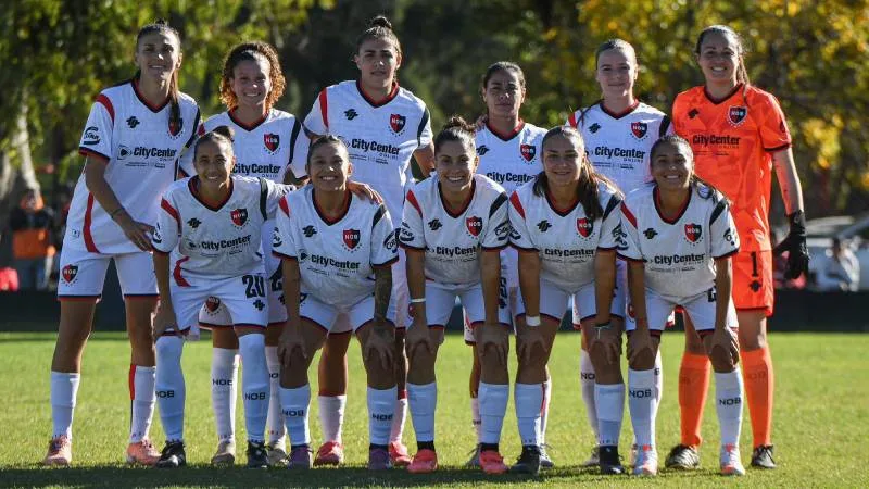 Partido de fútbol femenino entre San Lorenzo y Newell's